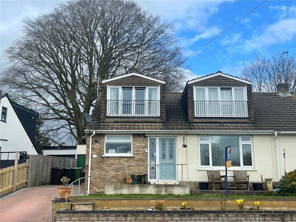 4 bed semidetached house for sale in Mill Farm Drive, Stroud