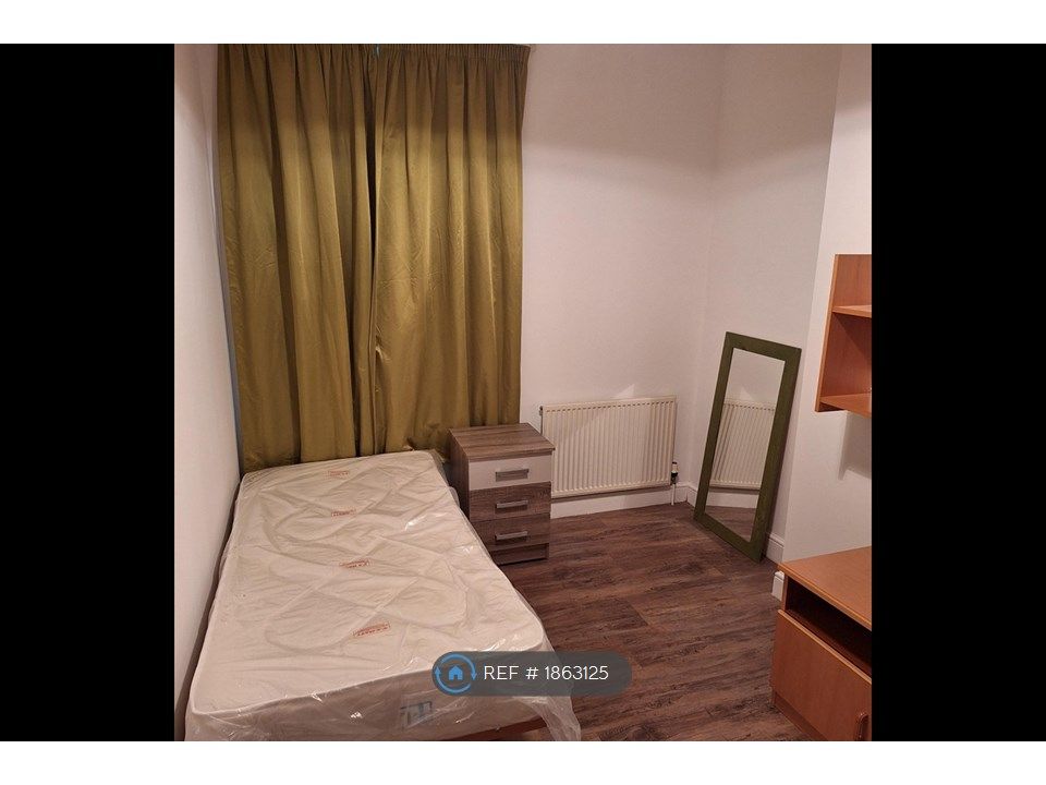 Room to rent in Cambridge Avenue, London NW6, £912 pcm Zoopla