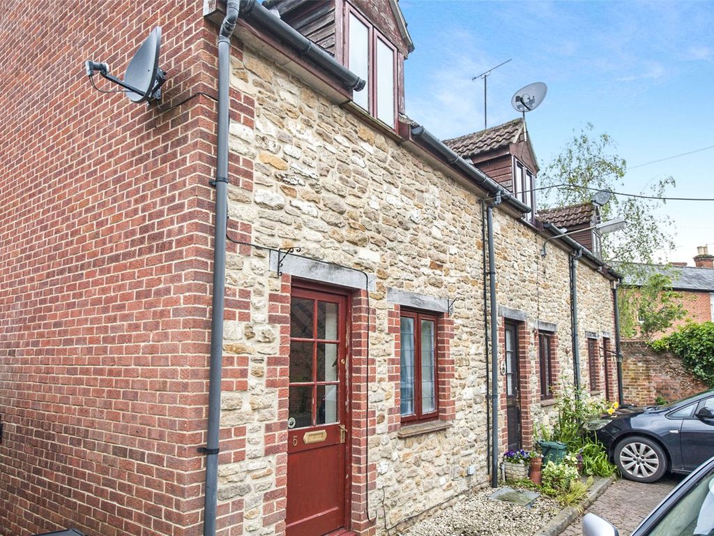 2 bed end terrace house for sale in Gloucester Mews, Faringdon