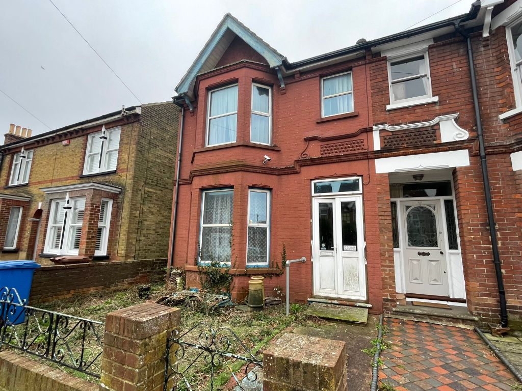 4 bed semidetached house for sale in Athelstan Road, Faversham ME13