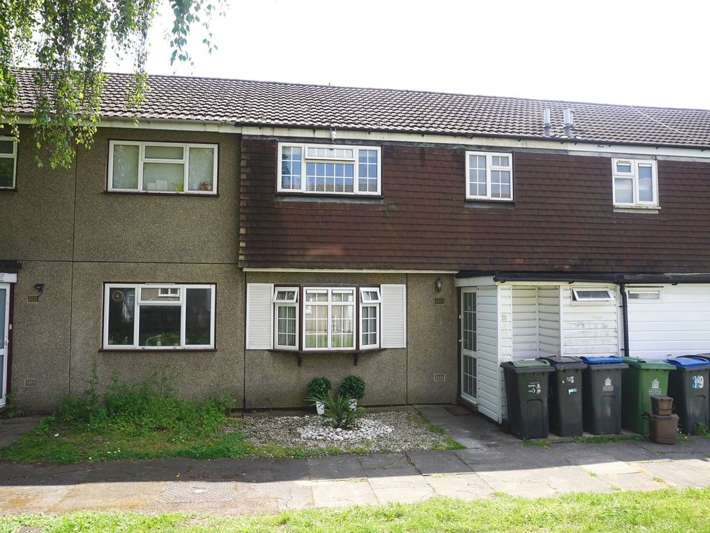 3 bed terraced house to rent in Buckland Road, Chessington, Surrey. KT9