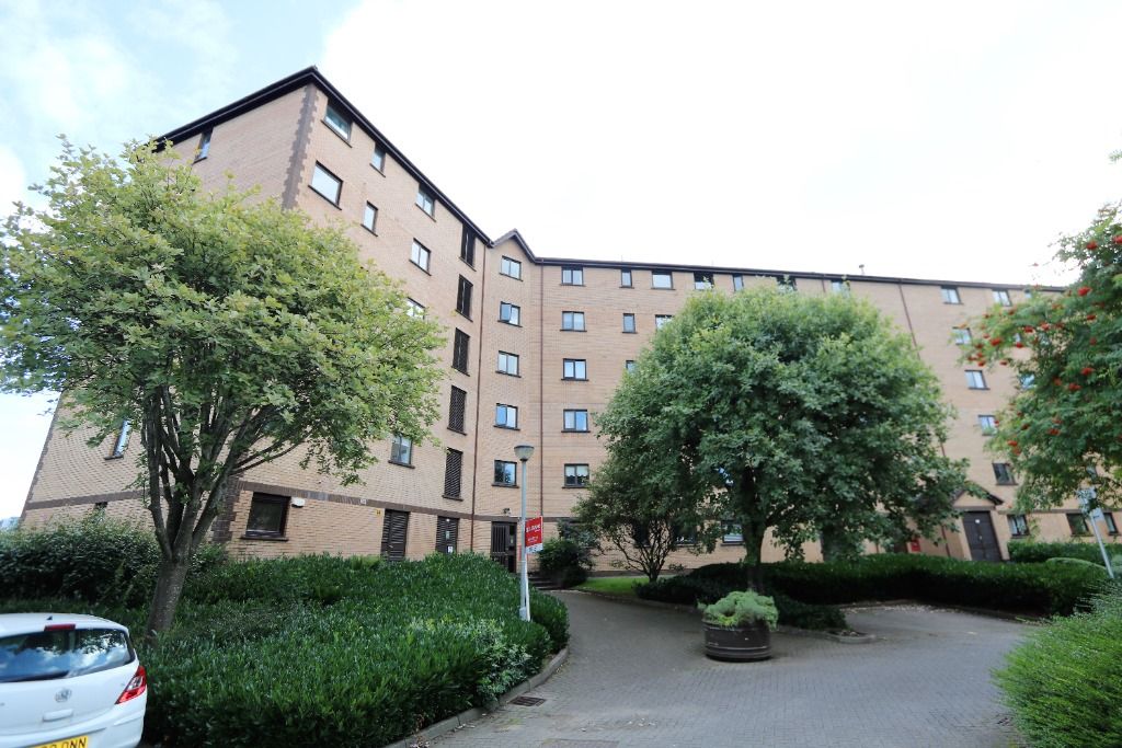 2 bed flat to rent in Riverview Place, Glasgow G5 Zoopla