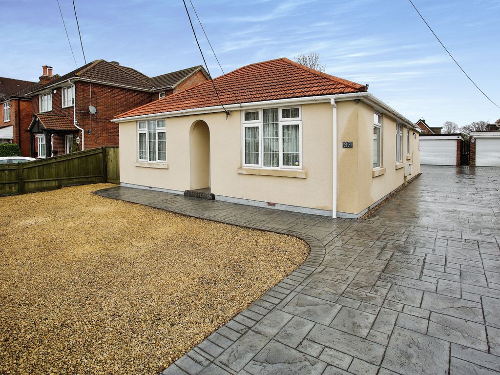 3 bed bungalow for sale in Weavills Road, Eastleigh