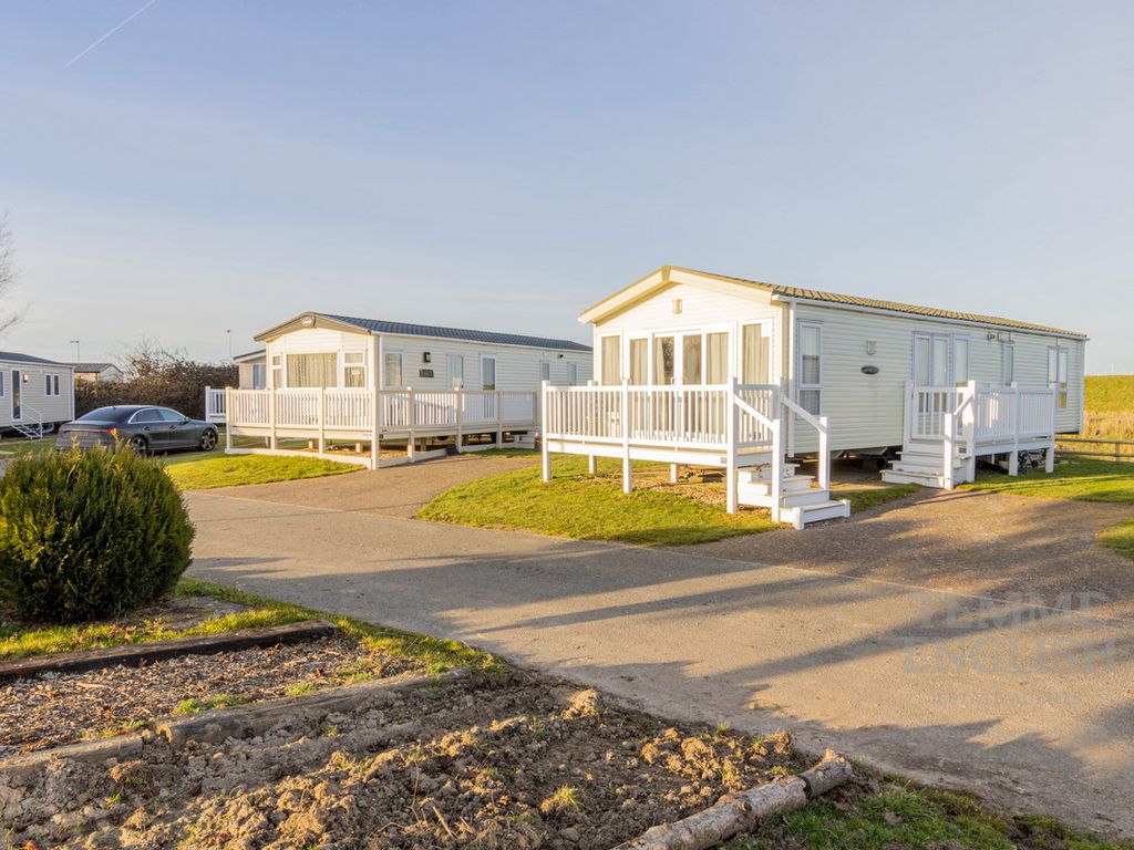 3 bed mobile/park home for sale in Point Clear, ClactonOnSea CO16
