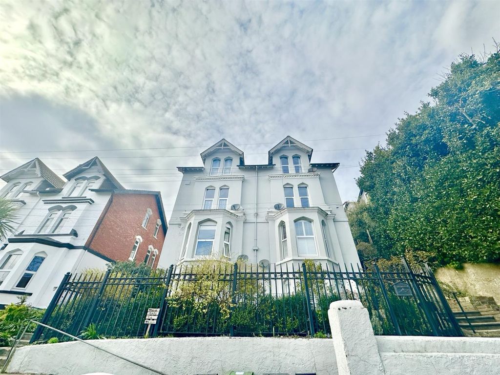 2 bed flat for sale in St. James Road, Hastings TN34 Zoopla