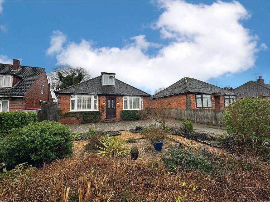 5 bed bungalow for sale in Hazel Avenue, Farnborough, Hampshire GU14, £