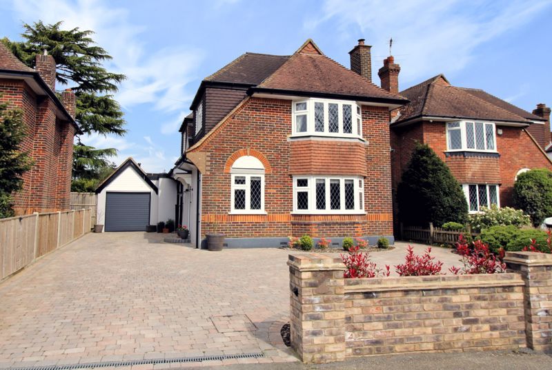 3 bed detached house for sale in Tattenham Way, Tadworth KT20, £850,000