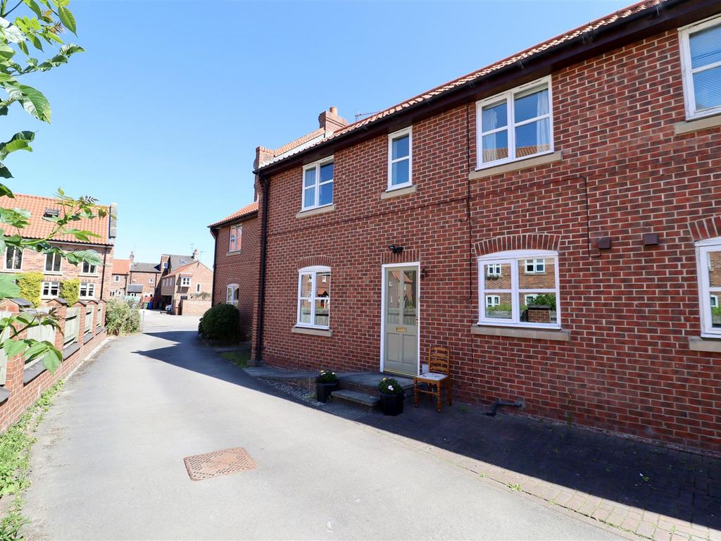 2 bed terraced house to rent in The Archway, Market Weighton, York YO43