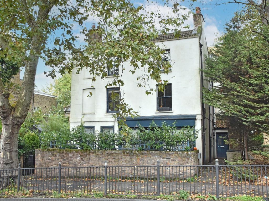 2 bed flat for sale in Blackheath Hill, Greenwich, London SE10, £