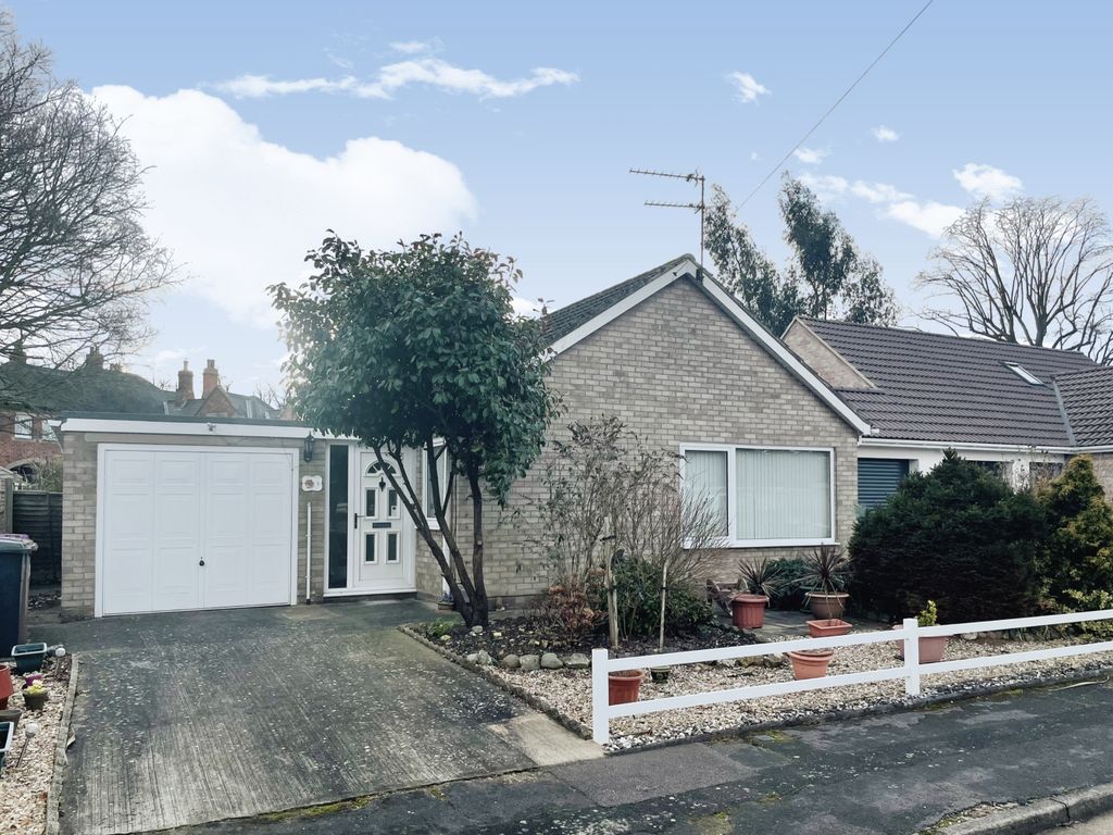 3 bed detached bungalow for sale in Dene Close, Skellingthorpe, Lincoln