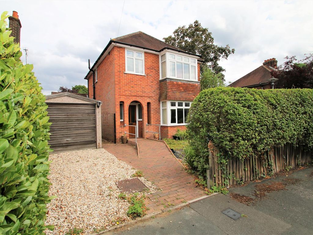 3 bed detached house for sale in Chobham Road, Knaphill, Woking GU21