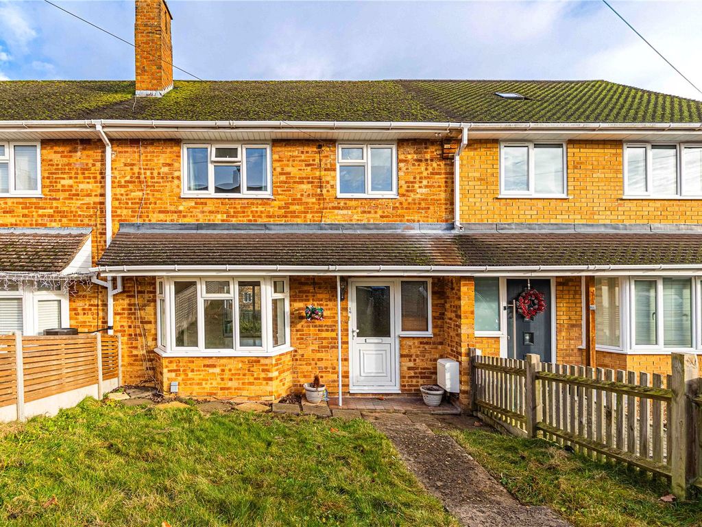 3 bed terraced house for sale in Frimley Road, Chaulden, Hemel