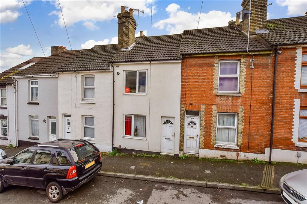 3 bed terraced house for sale in Castle Road, Chatham, Kent ME4, £