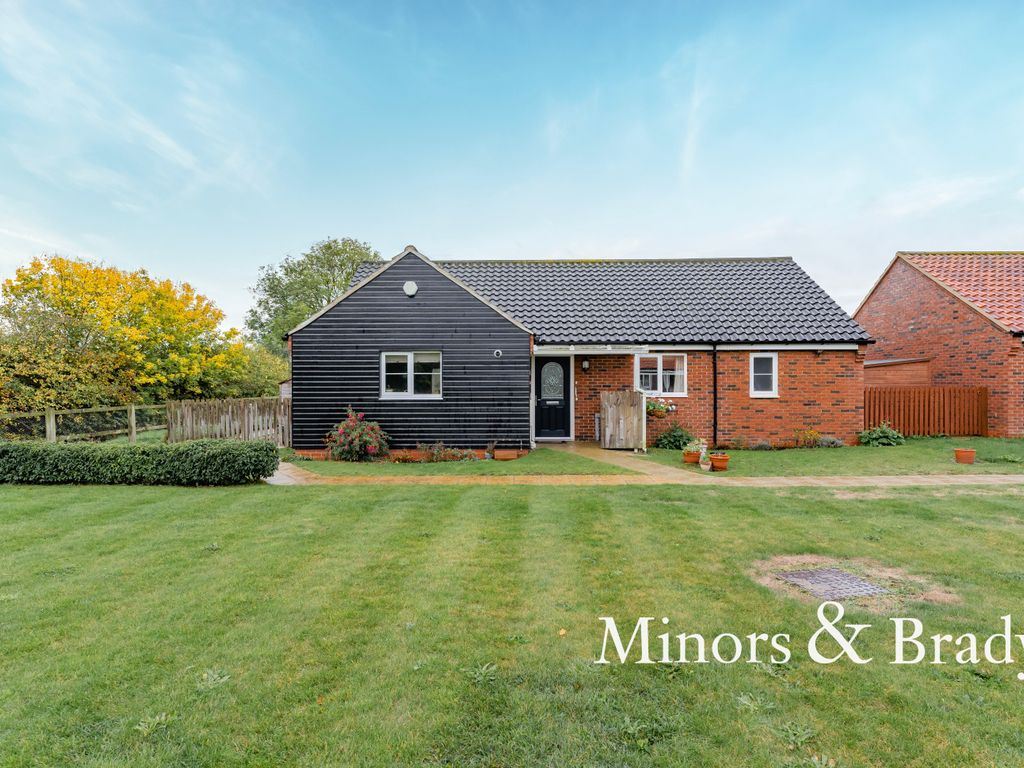 2 bed detached bungalow for sale in Jasmine Walk, Swanton Morley