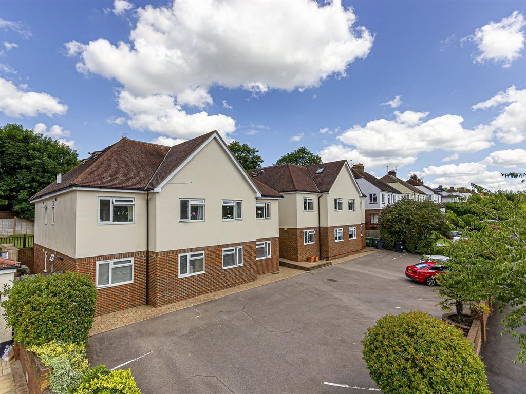 2 bed for sale in Warren Road, Banstead SM7, £400,000 Zoopla