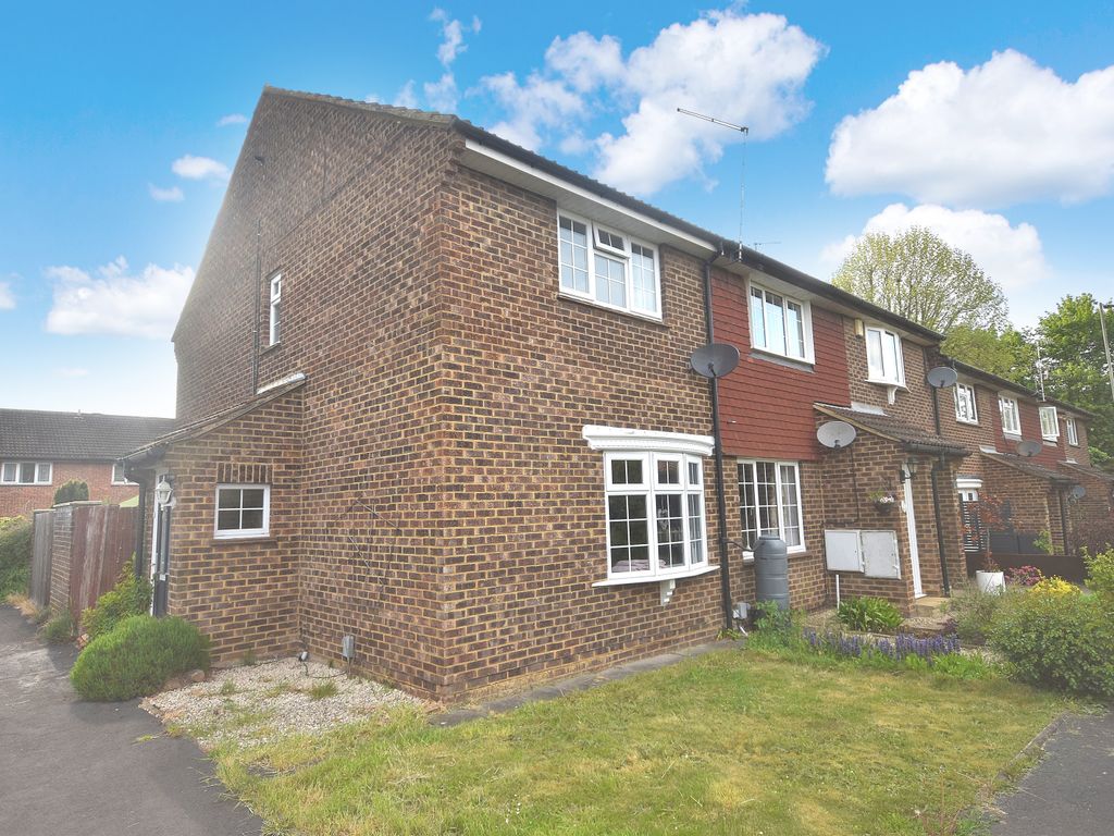 2 bed detached house to rent in Willowmead, Hertford, Hertfordshire