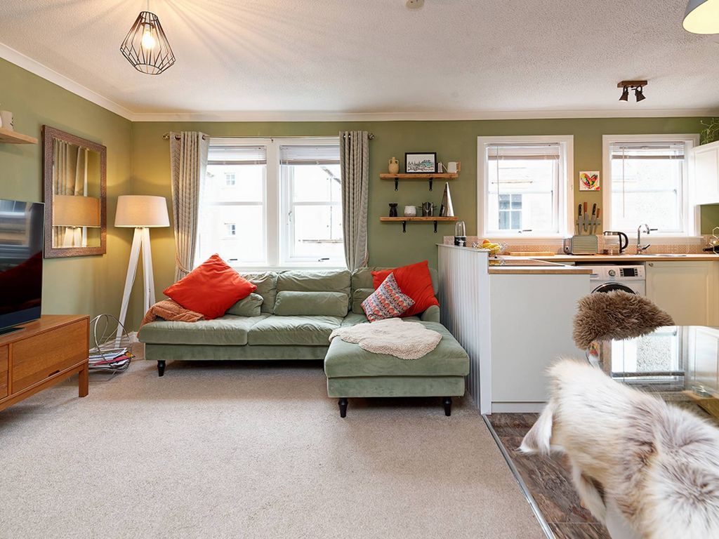 2 bed flat for sale in Broomgate, Lanark ML11, £115,000 Zoopla