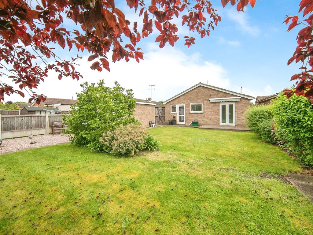 2 bed detached bungalow for sale in St. Johns Road, Colchester CO4, £