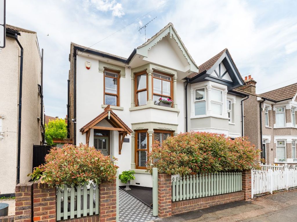 3 bed semidetached house for sale in Craigdale Road, Hornchurch RM11