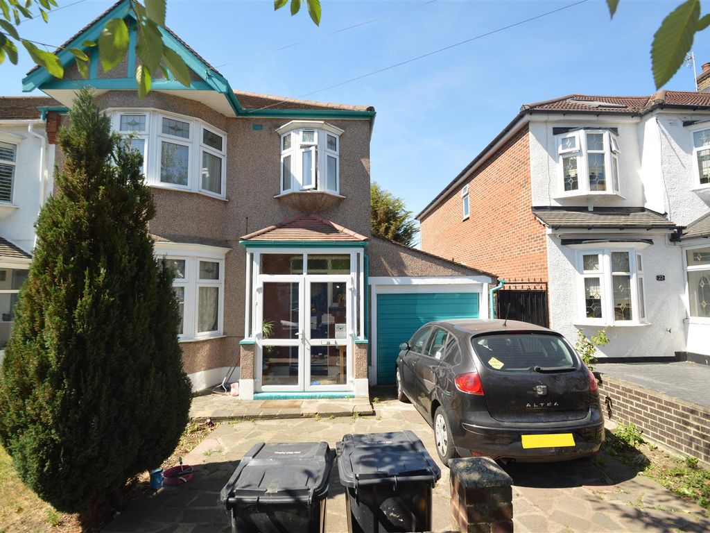3 bed end terrace house to rent in Highcliffe Gardens, Redbridge IG4 Zoopla