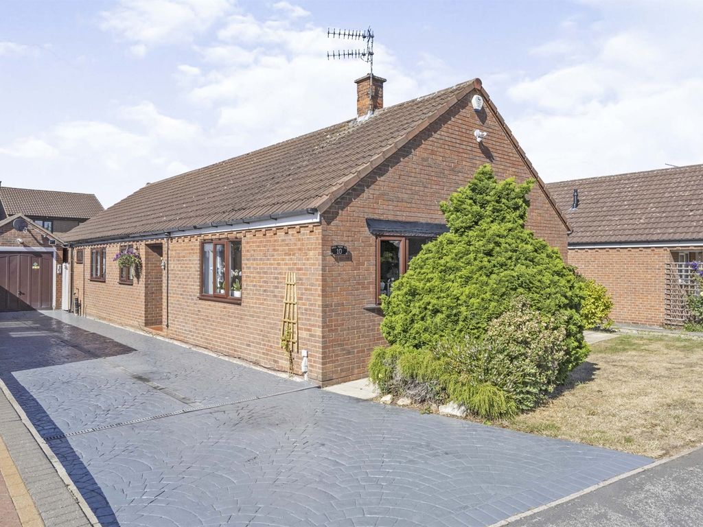 4 bed detached bungalow for sale in Hallview Road, Rossington