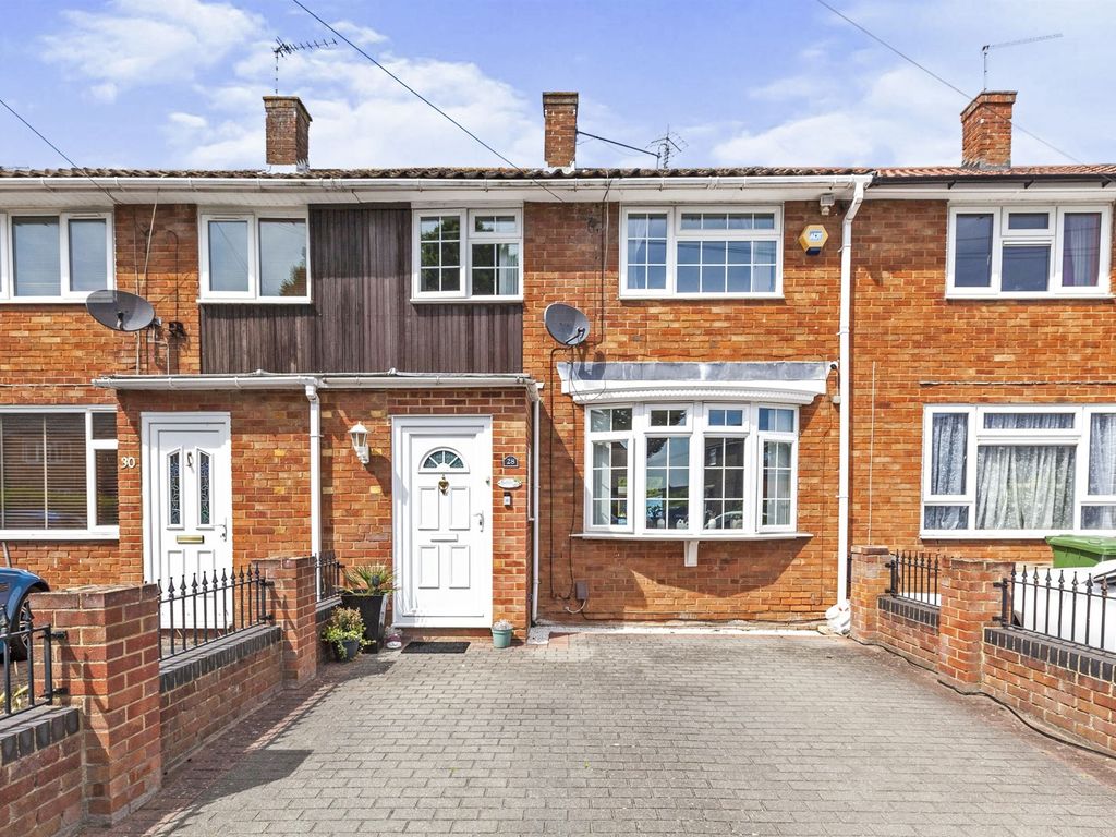 3 bed terraced house for sale in Goodwin Road, Slough SL2 Zoopla