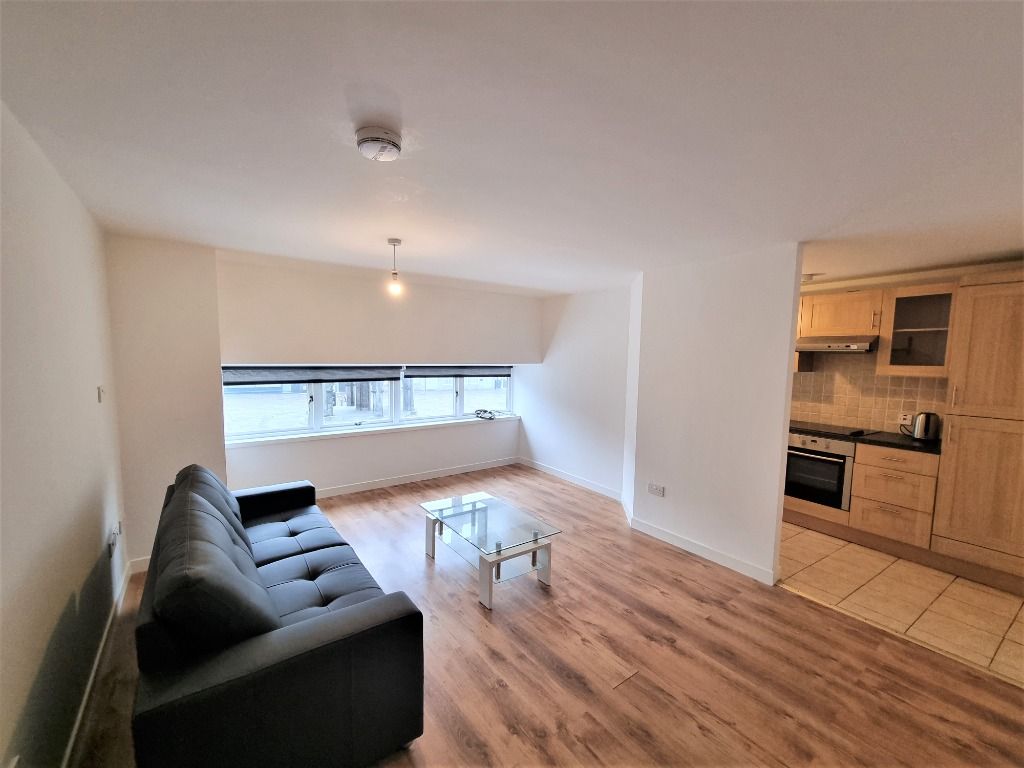 2 bed flat to rent in Castle Street, City Centre, Aberdeen AB11, £750