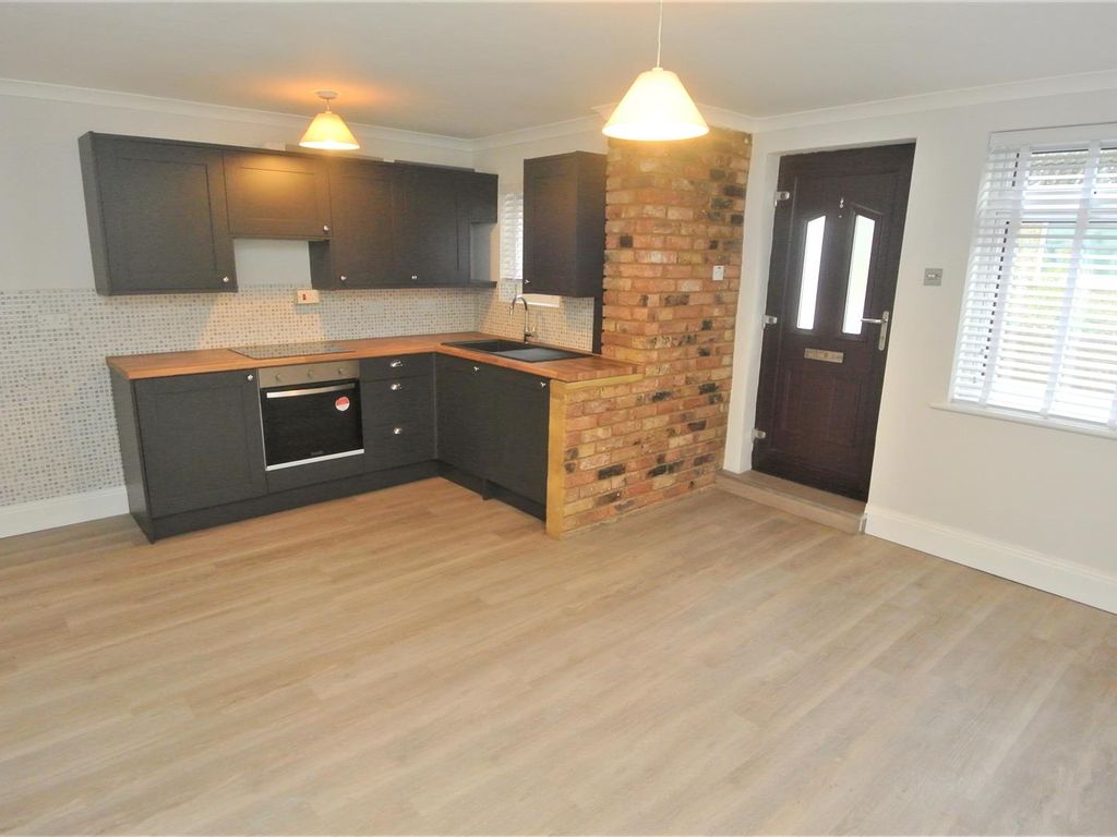 Studio to rent in St. Marys Road, Weybridge KT13, £895 pcm Zoopla