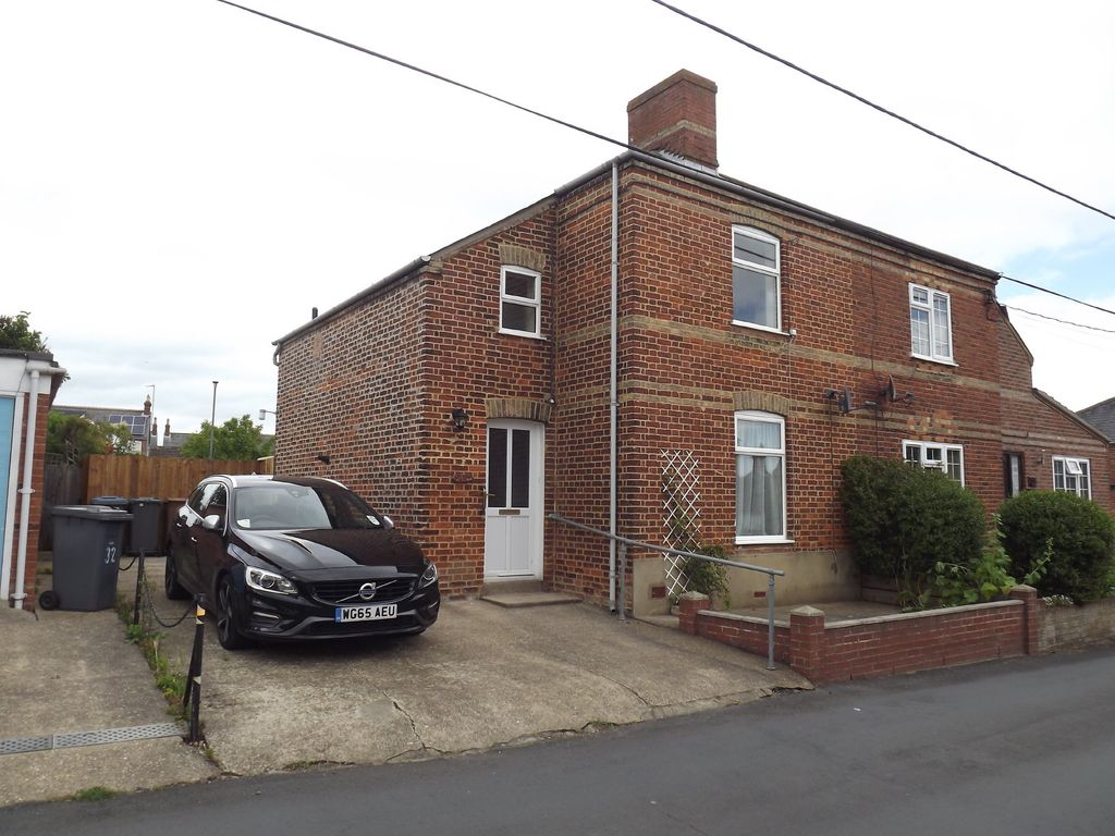 3 bed semidetached house to rent in Buller Road, Leiston IP16, £825