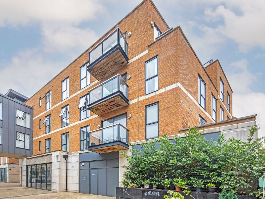 2 bed flat for sale in Victoria Road, Surbiton KT6 Zoopla