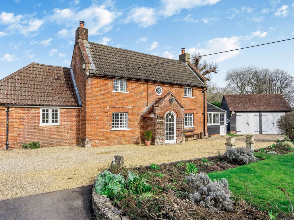 3 bed detached house for sale in Old Road, Alderbury, Salisbury