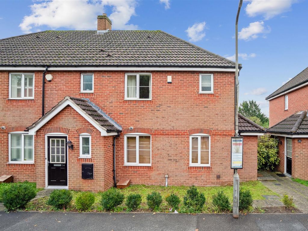 4 bed semidetached house for sale in Plomer Hill, Downley, High