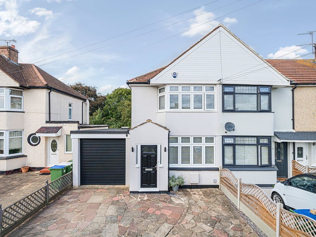 2 bed end terrace house for sale in Sherwood Park Avenue, Sidcup DA15