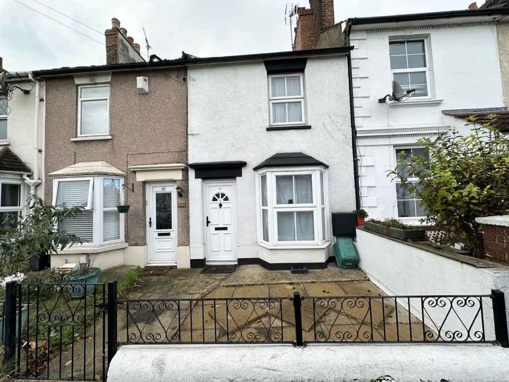 3 bed terraced house to rent in Malling Road, Snodland ME6, £1,450 pcm