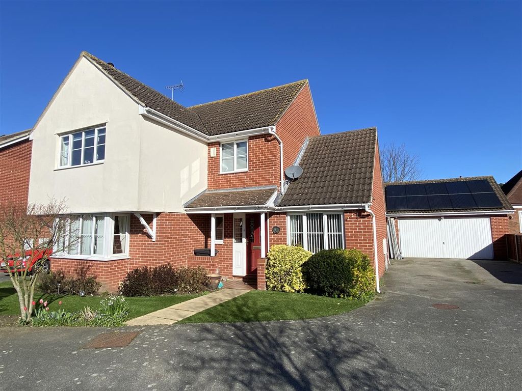 4 bed detached house for sale in Bramley Chase, Ipswich IP4, £585,000