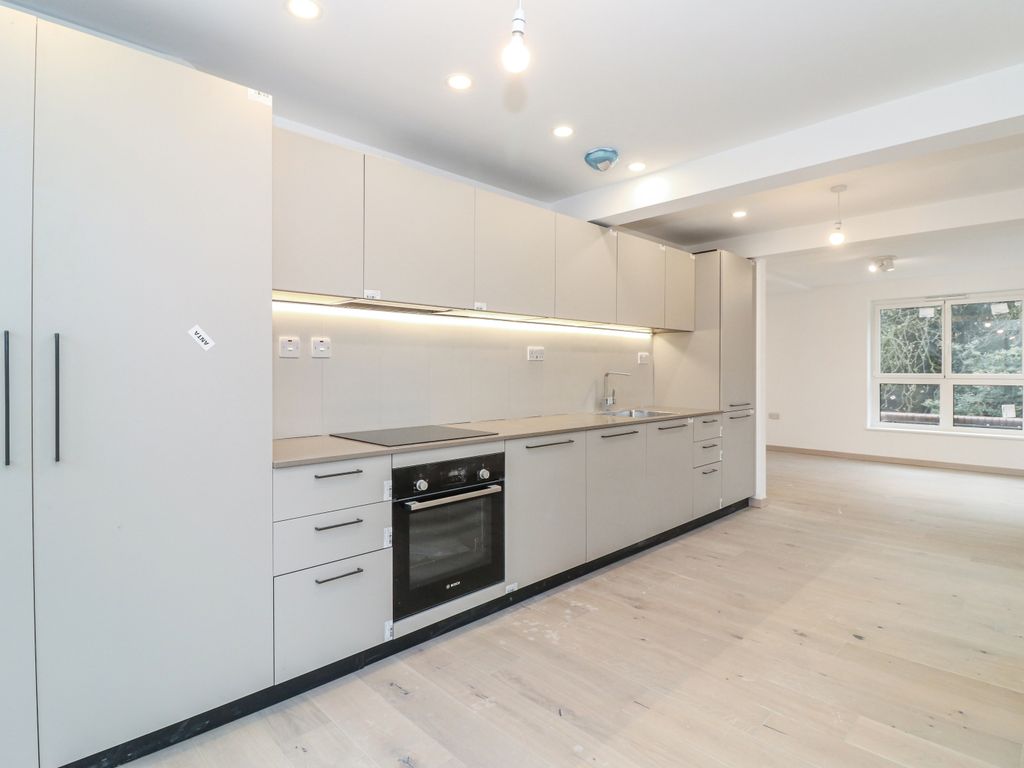 2 bed flat to rent in Four Ashes Road, Cryers Hill, High HP15