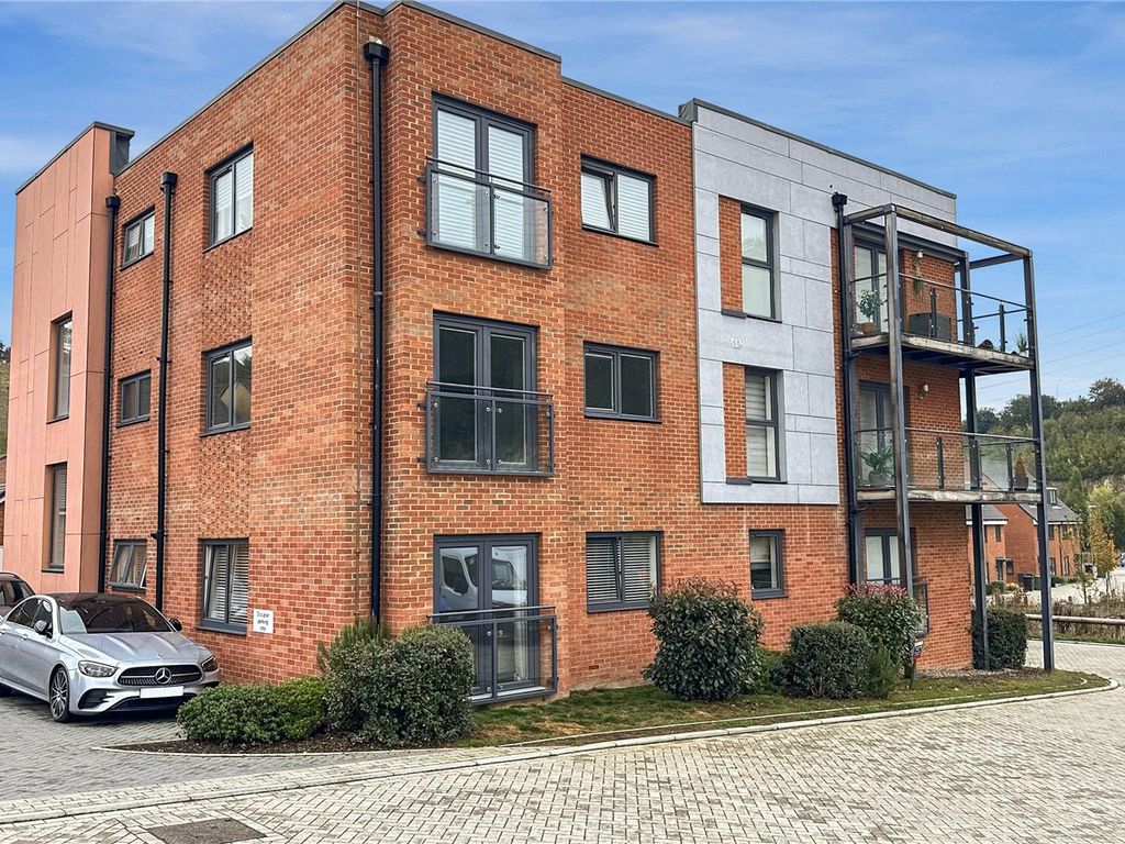 1 bed flat for sale in Flint Rise, Castle Hill, Ebbsfleet Valley