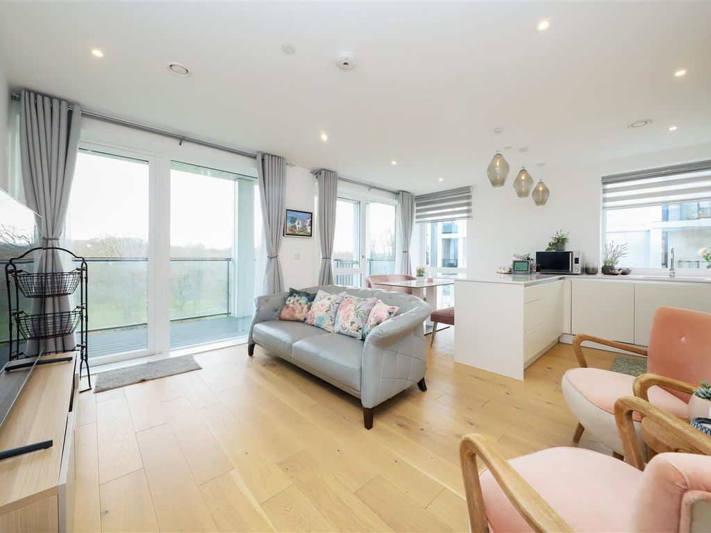 2 bed flat to rent in Hornchurch Road, Uxbridge UB10, £2,200 pcm Zoopla