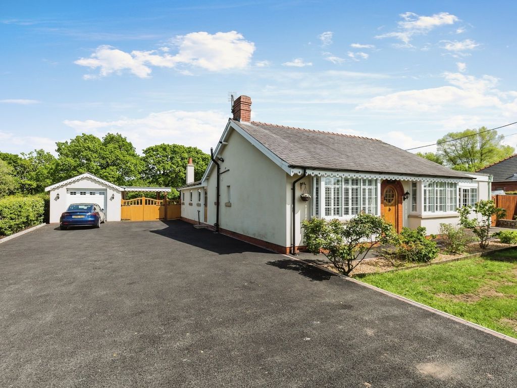 4 bed bungalow for sale in Runshaw Lane, Euxton, Chorley, Lancashire
