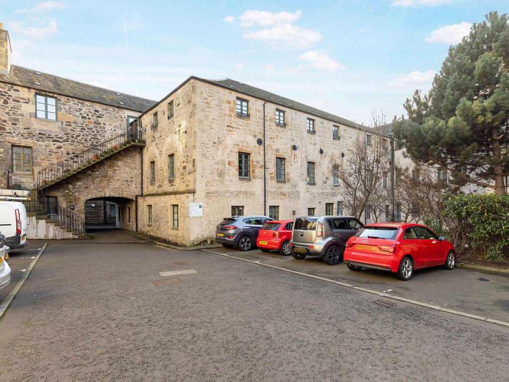 100/10 Great Junction Street, Leith, Edinburgh EH6  