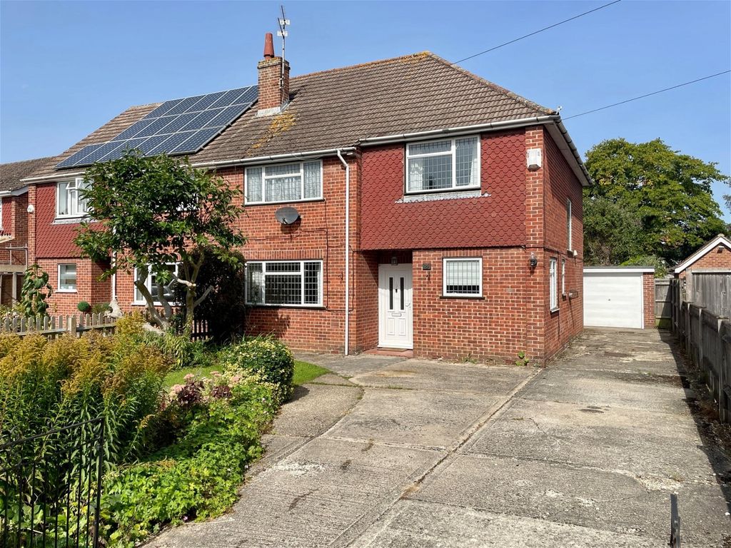 4 bed semidetached house for sale in Howard Road, Newbury RG14, £