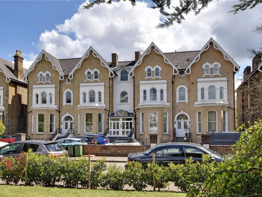 2 bed flat for sale in Stratheden Road, Blackheath, London SE3, £