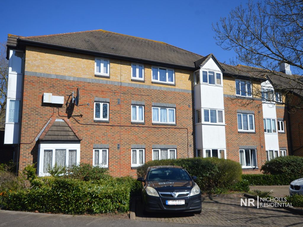 1 bed flat for sale in Cotswold Way, Worcester Park, Surrey. KT4 Zoopla