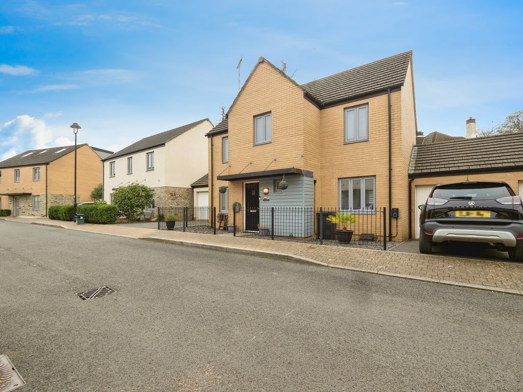 4 bed linkdetached house for sale in Orleigh Cross, Newton Abbot