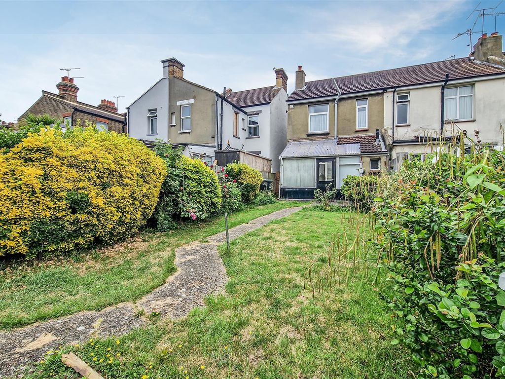 3 bed end terrace house for sale in Central Avenue, SouthendOnSea SS2
