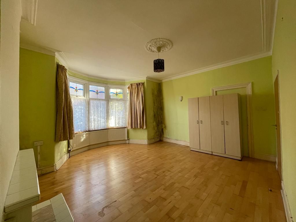 2 bed flat to rent in Lynford Gardens, Ilford IG3 Zoopla