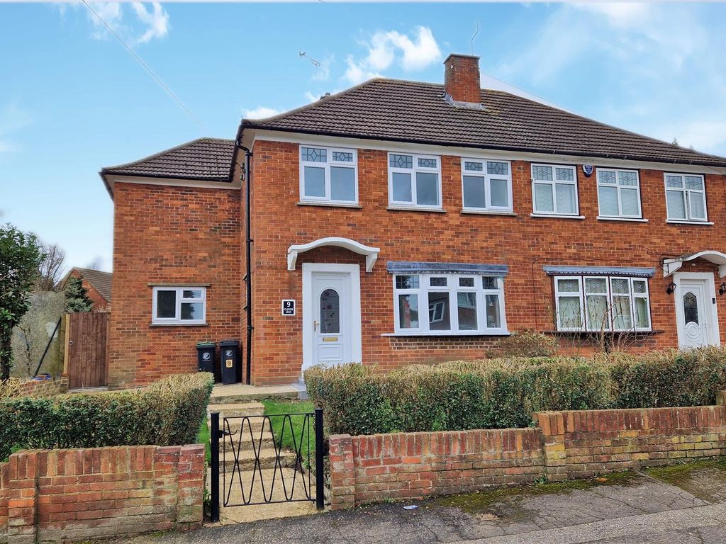 Clover Leas, Epping CM16