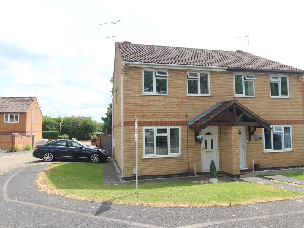 3 bed semidetached house for sale in Holden Close, Whetstone