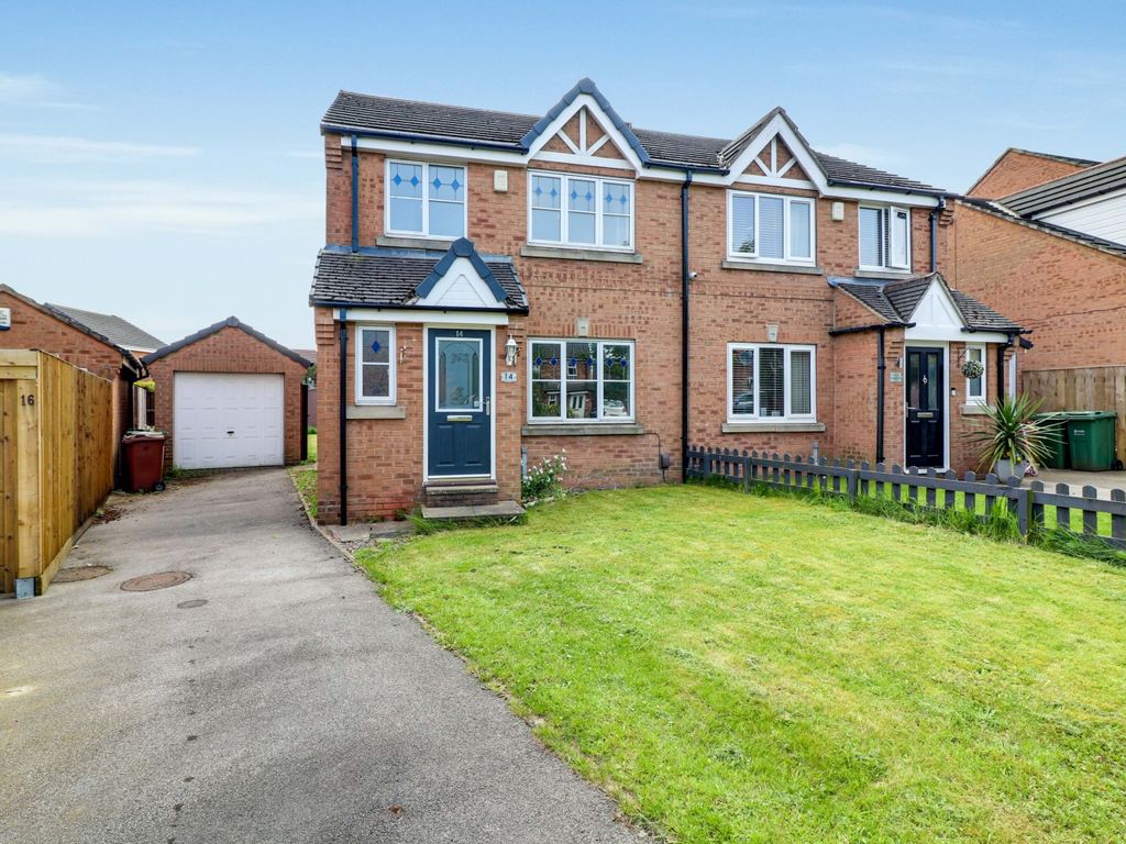 3 bed semidetached house for sale in Badminton Drive, Leeds, West