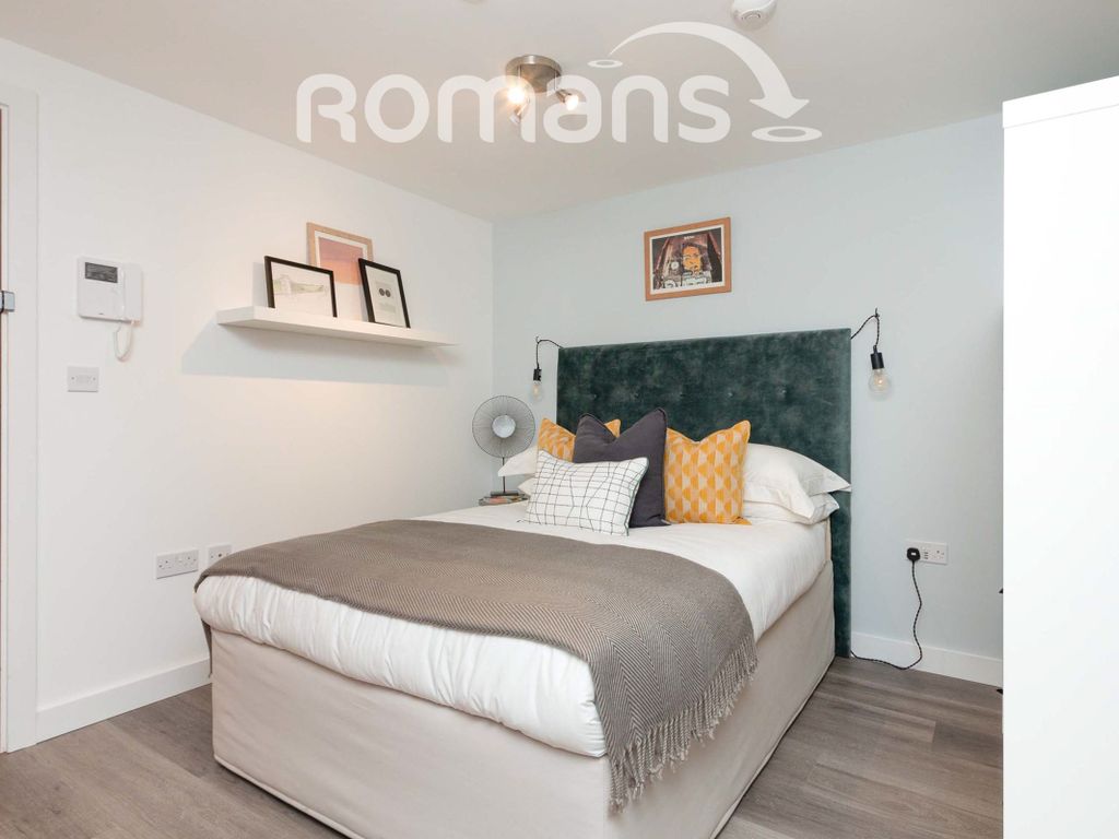 Studio to rent in Green Lane, Bagshot GU19 Zoopla